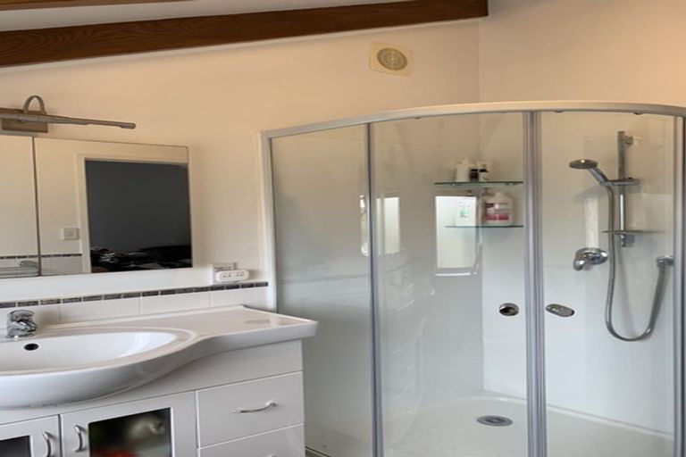 Photo of property in 10 Peterhouse Place, West Harbour, Auckland, 0618