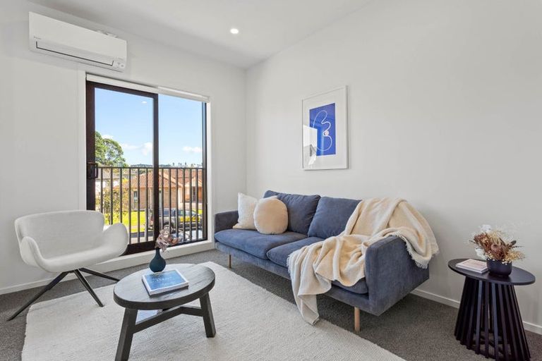 Photo of property in 4/28 Westgate Drive, Westgate, Auckland, 0614