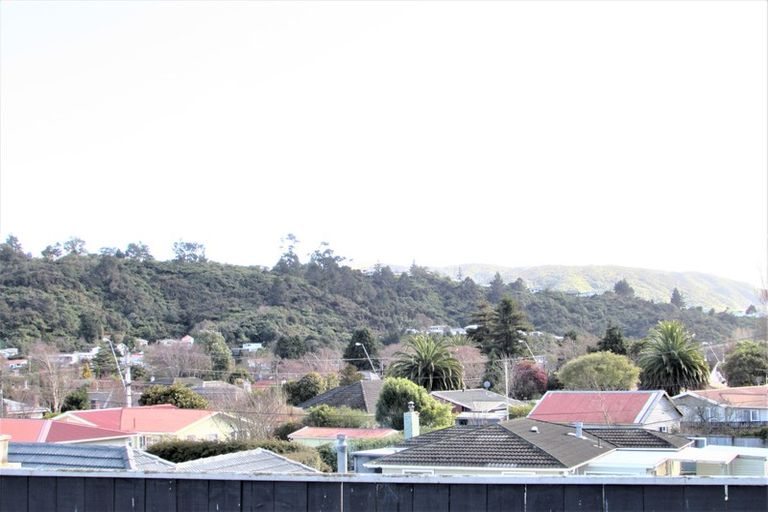Photo of property in 15 Speldhurst Grove, Stokes Valley, Lower Hutt, 5019