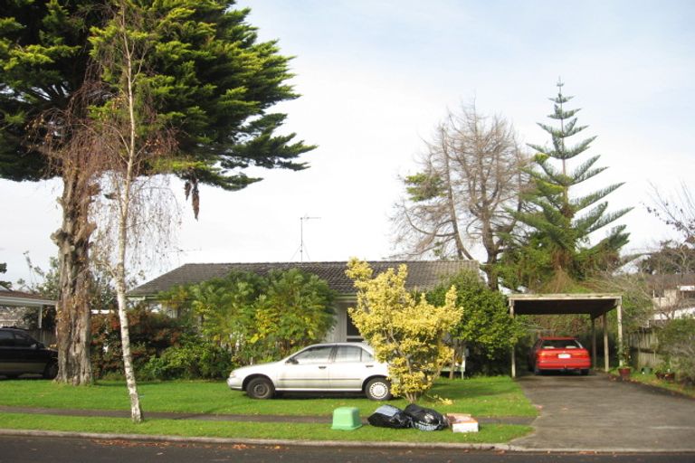 Photo of property in 18 Glennandrew Drive, Half Moon Bay, Auckland, 2012