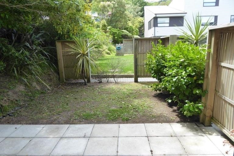 Photo of property in 1/8 Thatcher Crescent, Crofton Downs, Wellington, 6035