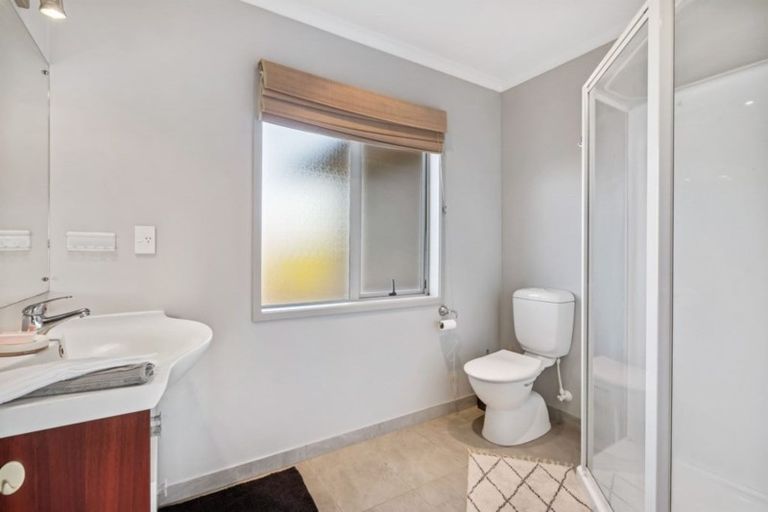 Photo of property in 28 Jelas Road, Red Beach, 0932