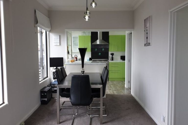 Photo of property in 482 Devon Street East, Strandon, New Plymouth, 4312