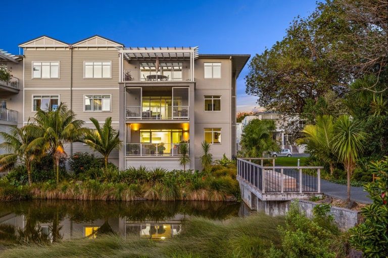 Photo of property in 21 Parkside Drive, Orewa, 0931