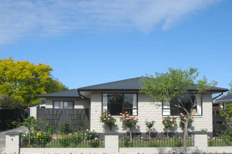 Photo of property in 3 Clipper Place, Redwood, Christchurch, 8051