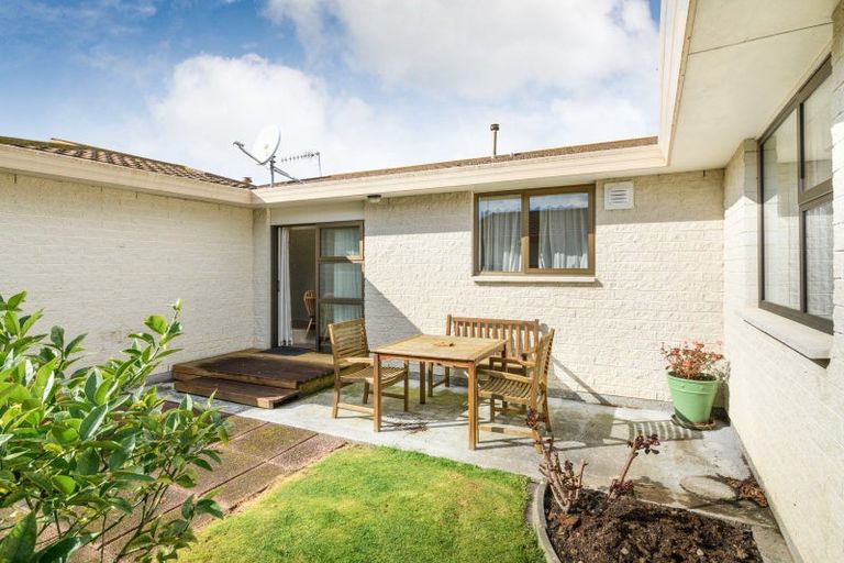 Photo of property in 1a Lowestoft Place, West End, Palmerston North, 4412