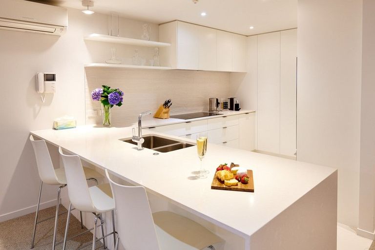 Photo of property in Anchorage Apartments, 401/36 Victoria Road, Mount Maunganui, 3116