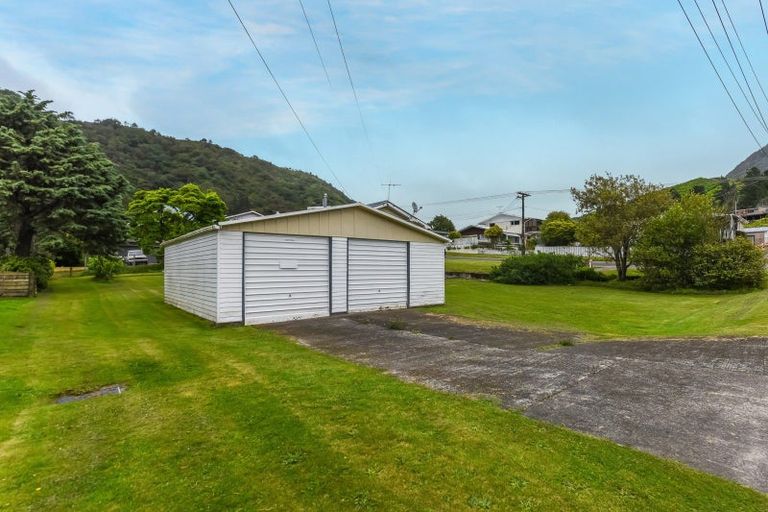Photo of property in 60 Kent Street, Picton, 7220