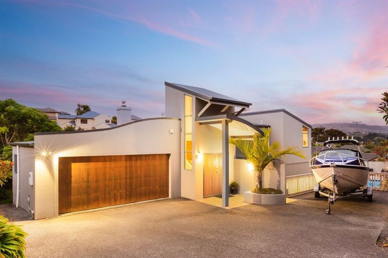 Photo of property in 18 Petrel Lane, Whitby, Porirua, 5024