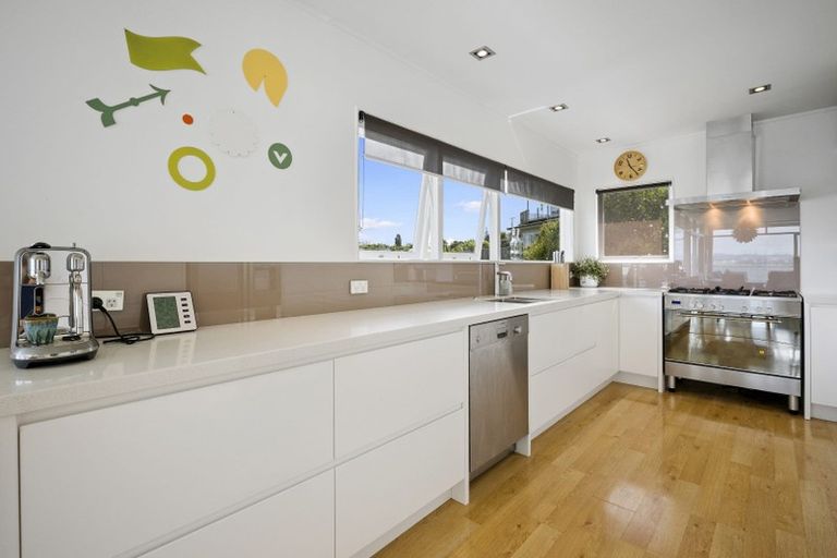 Photo of property in 30a Tizard Road, Birkenhead, Auckland, 0626
