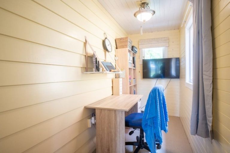 Photo of property in 19 Kingswood Street, Takaro, Palmerston North, 4412