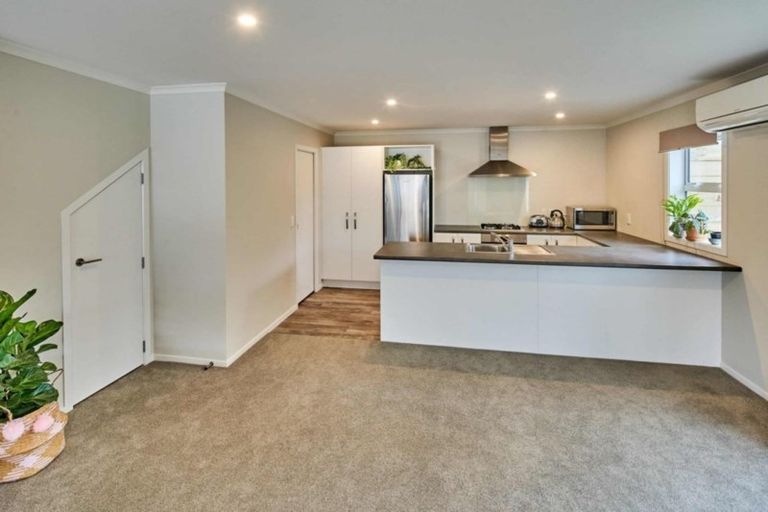 Photo of property in 7/20 Glanmire Road, Newlands, Wellington, 6037