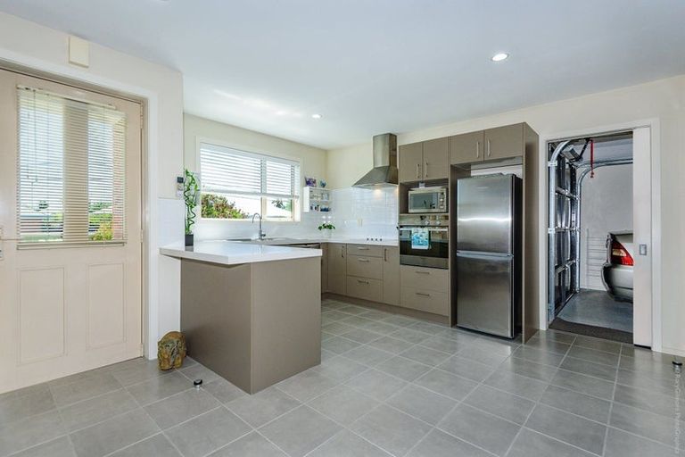 Photo of property in 27 Saltaire Street, North New Brighton, Christchurch, 8083