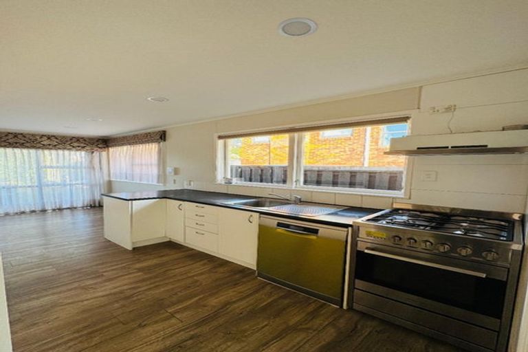 Photo of property in 18b Kirby Street, Glendene, Auckland, 0602