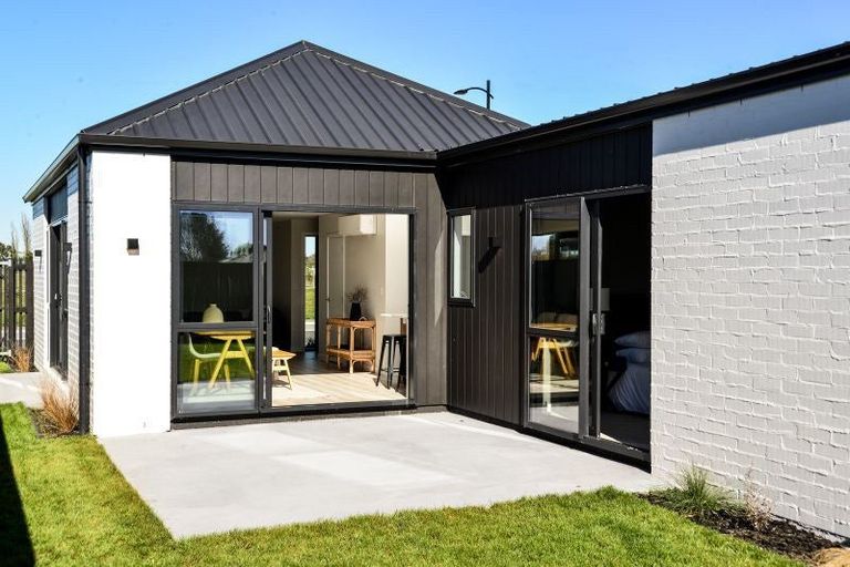 Photo of property in 15 Tiroake Street, Ruakura, 3214