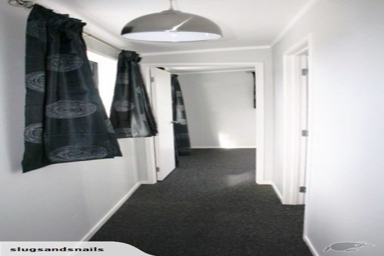 Photo of property in 16a Woodall Place, Totara Vale, Auckland, 0627