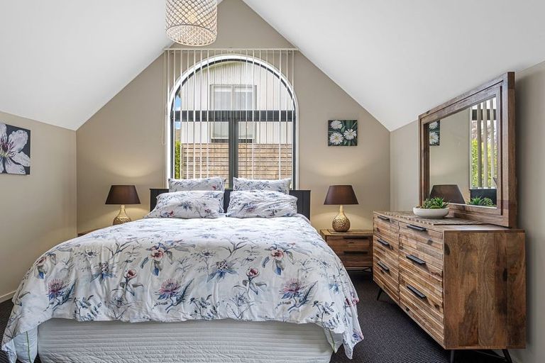 Photo of property in 24 Cornwall Road, Lyttelton, 8082