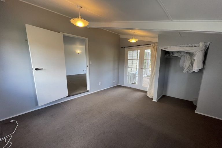 Photo of property in 13 Rickards Place, New Lynn, Auckland, 0600