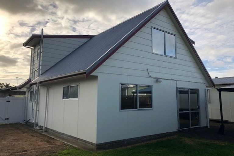 Photo of property in 3 Shepherds Road, Papakura, 2110
