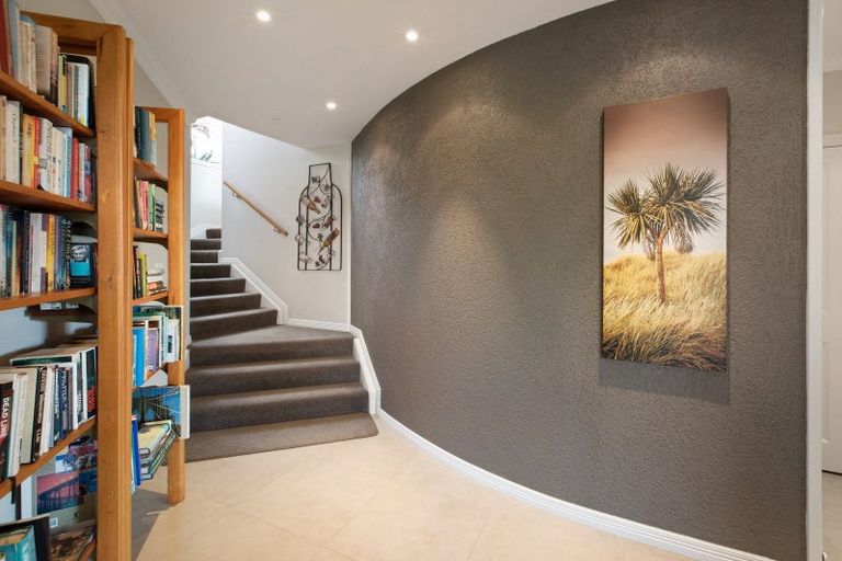 Photo of property in 22 Haden Place, Omokoroa, 3114