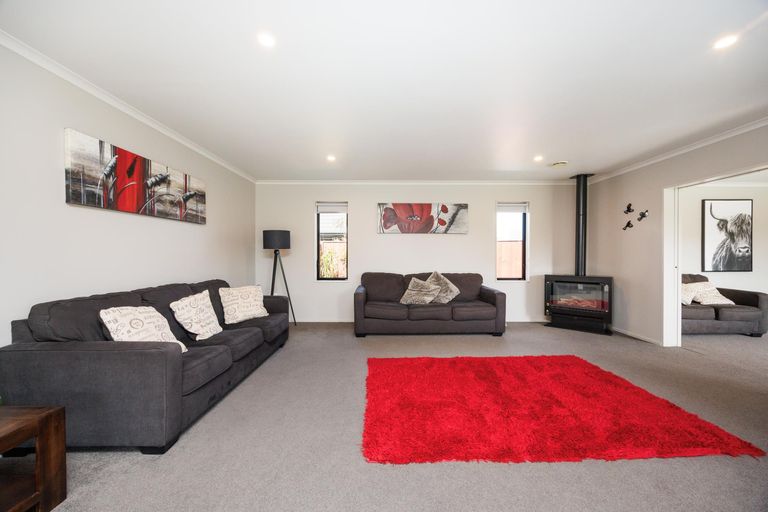 Photo of property in 43 Geneva Terrace, Kelvin Grove, Palmerston North, 4414