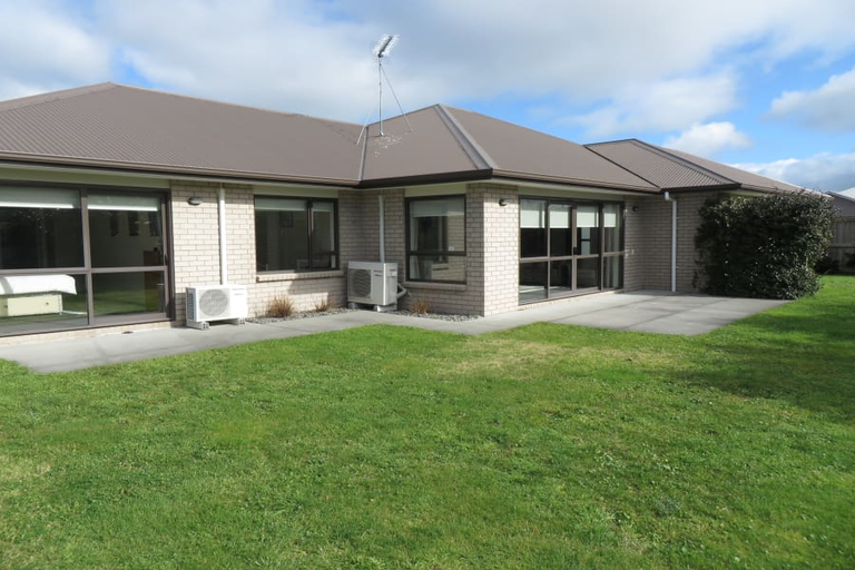 Photo of property in 16 Carnation Court, Cambridge, 3434