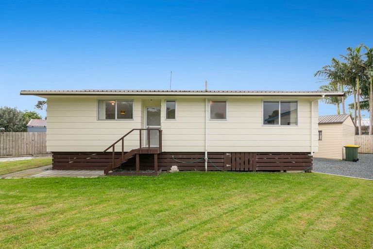 Photo of property in 2/26 Parakai Avenue, Parakai, 0830