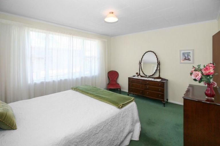 Photo of property in 18 Truby King Street, Merrilands, New Plymouth, 4312