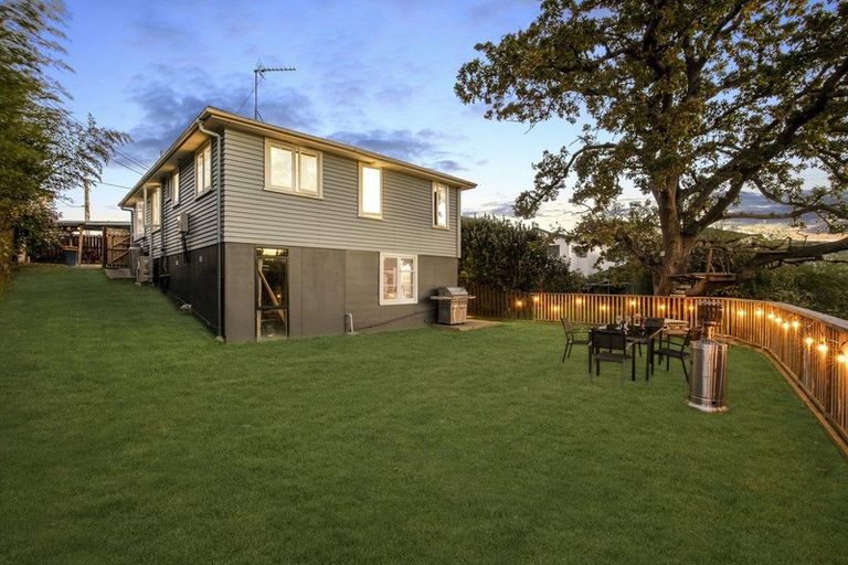 Photo of property in 90 Kelman Road, Kelston, Auckland, 0602