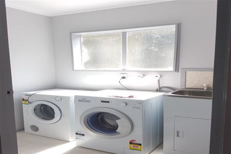 Photo of property in 332 Aokautere Drive, Aokautere, Palmerston North, 4471