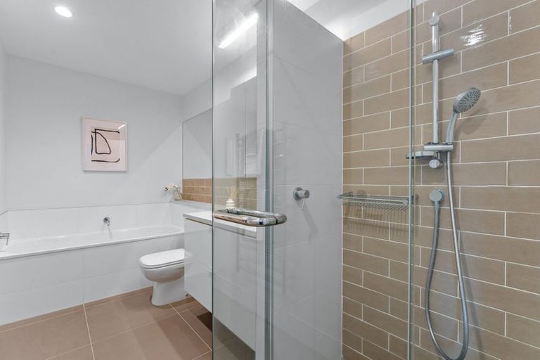 Photo of property in 254 Hobsonville Point Road, Hobsonville, Auckland, 0616