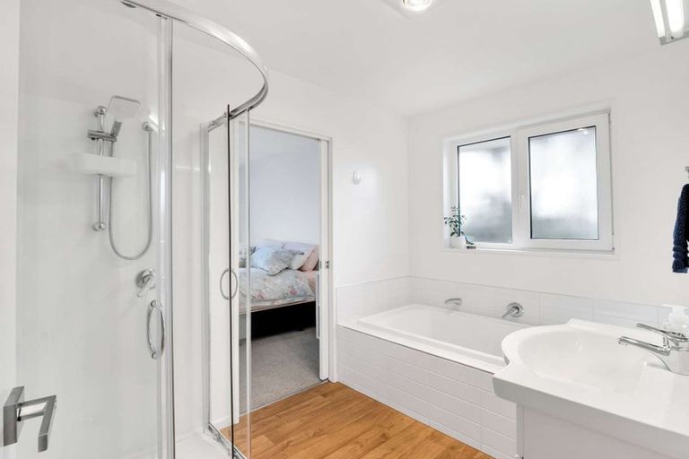 Photo of property in 4 Stonebridge Lane, Oxford, 7430