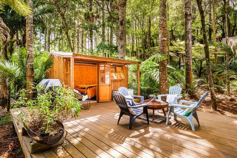 Photo of property in 227 Woodlands Park Road, Titirangi, Auckland, 0604