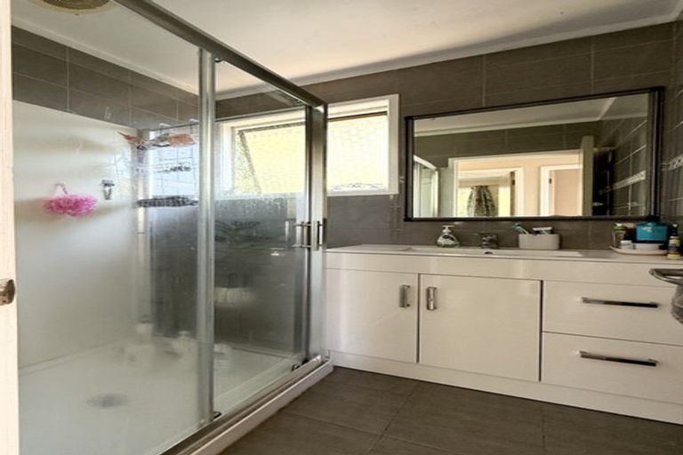 Photo of property in 31 Preston Avenue, Henderson, Auckland, 0610