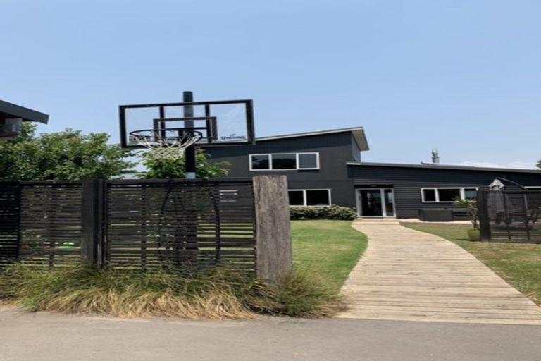 Photo of property in 588 Pukehina Parade, Pukehina, Te Puke, 3189