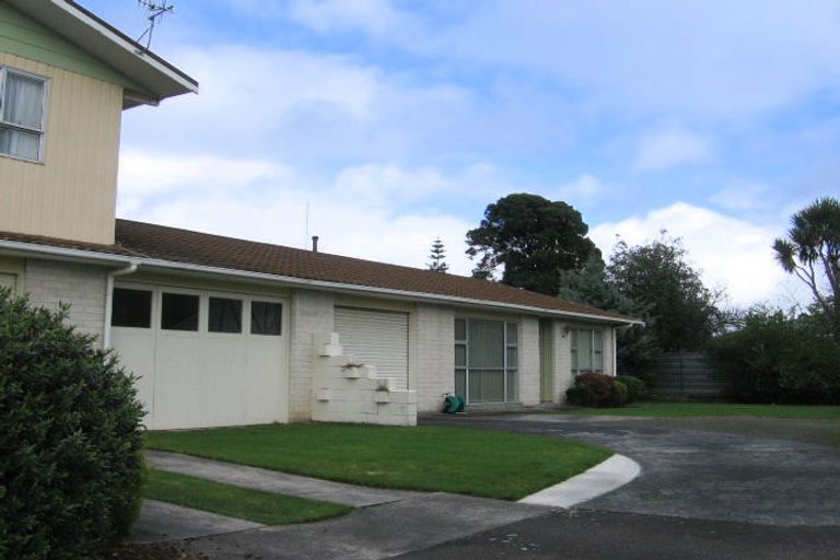 Photo of property in 6 Bambery Court, Palmerston North, 4414