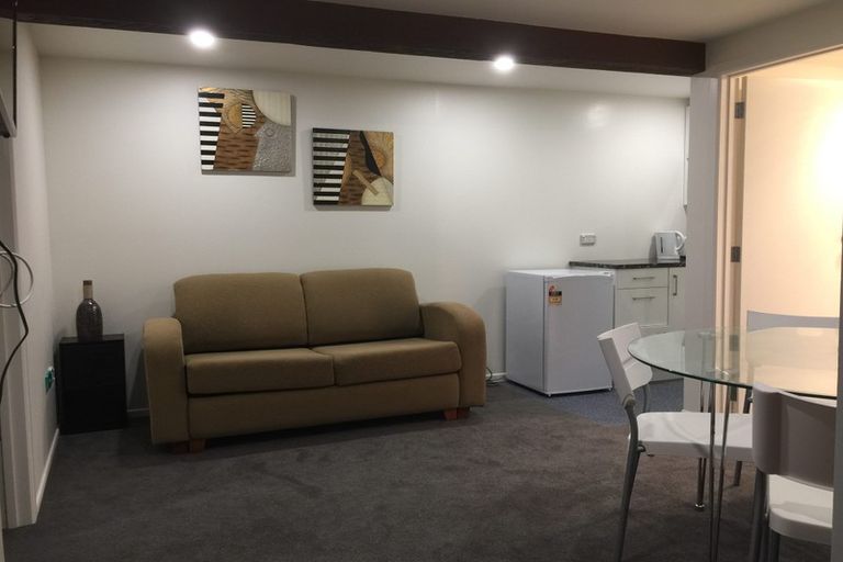 Photo of property in 34 Sandown Road, Rothesay Bay, Auckland, 0630