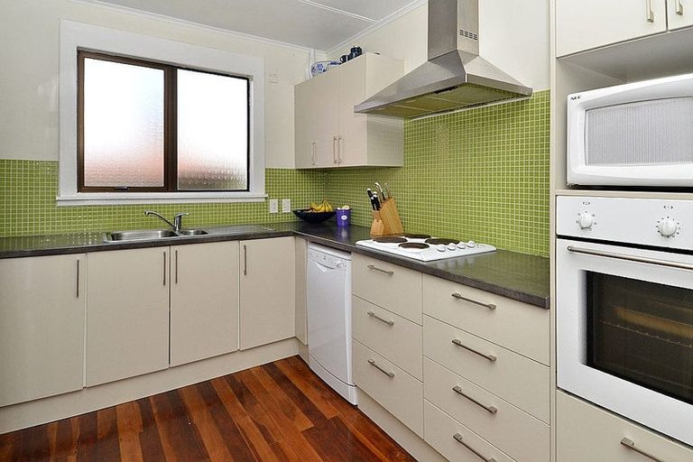 Photo of property in 1 Sullivan Avenue, Mangere Bridge, Auckland, 2022