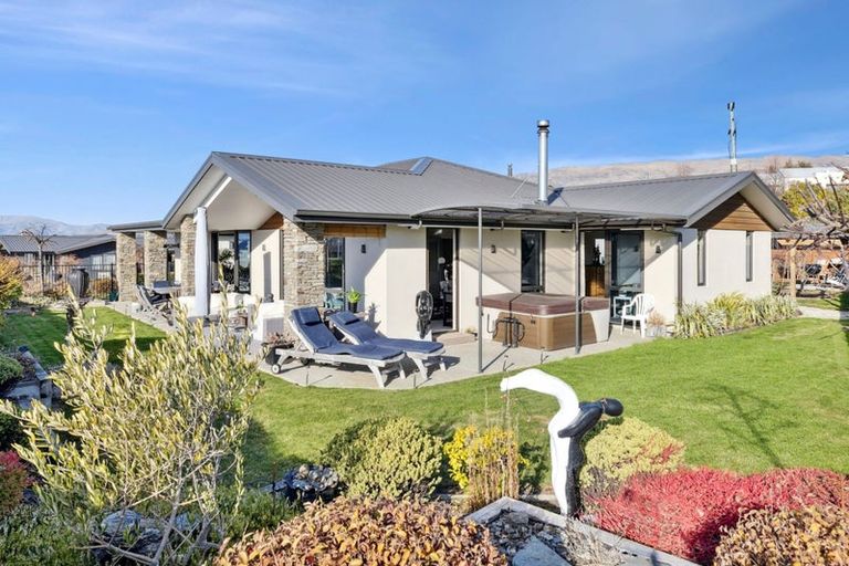 Photo of property in 2 Turnbull Crescent, Wanaka, 9305