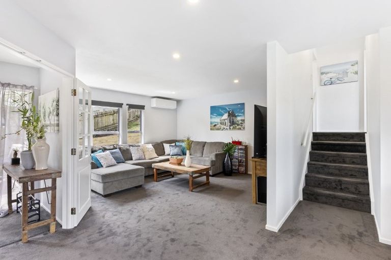 Photo of property in 9 Atlantis Place, Totara Vale, Auckland, 0629