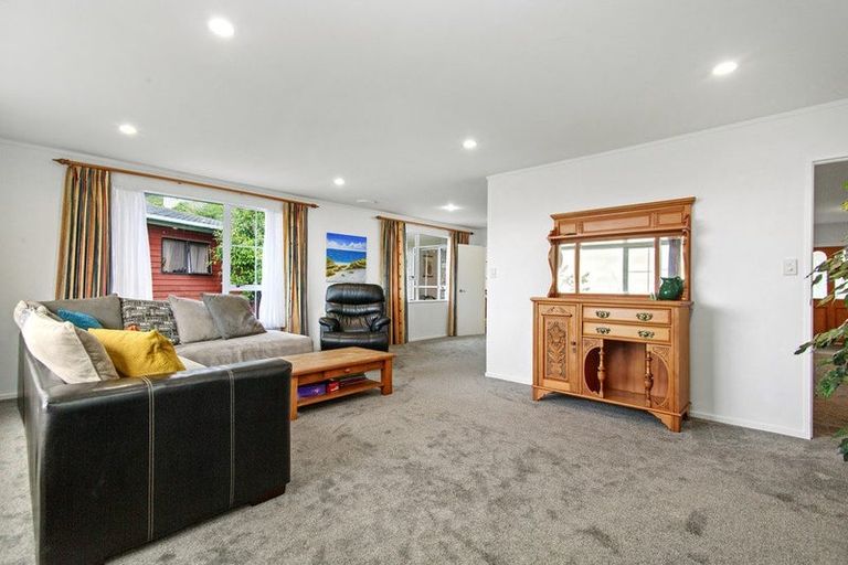 Photo of property in 9 Ordley Grove, Tawa, Wellington, 5028