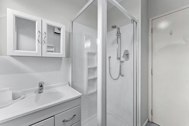 Photo of property in 1/4 Waterloo Road, Milford, Auckland, 0620