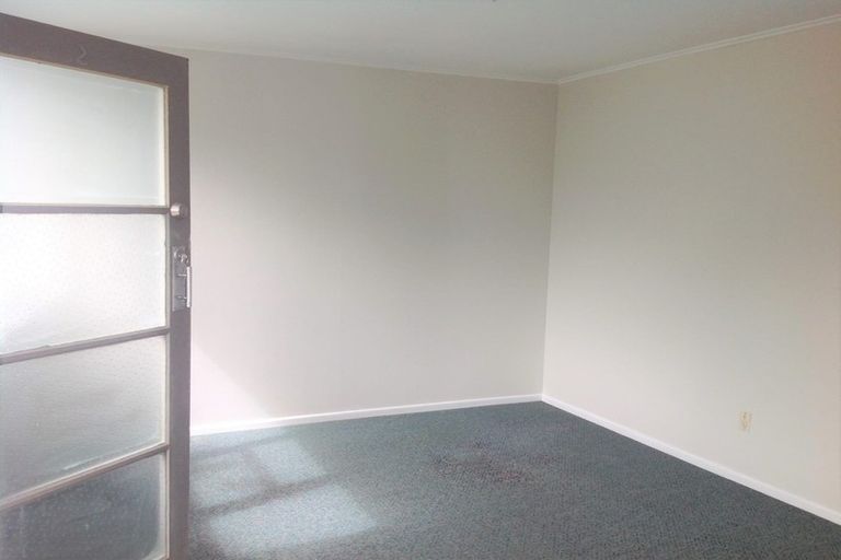 Photo of property in 15 Stamford Park Road, Mount Roskill, Auckland, 1041