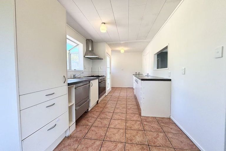 Photo of property in 10 Glenfinn Place, Massey, Auckland, 0614