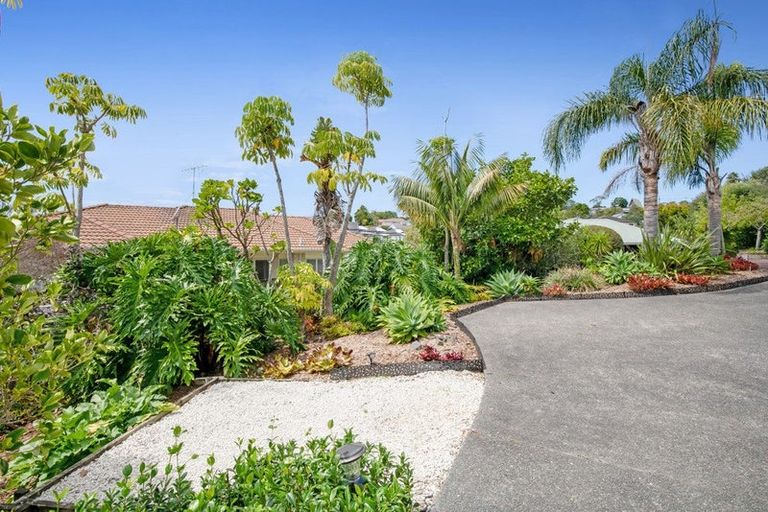 Photo of property in 10 Jacanas Place, Unsworth Heights, Auckland, 0632