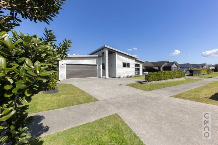 Photo of property in 11 Parlane Drive, Huapai, Kumeu, 0810
