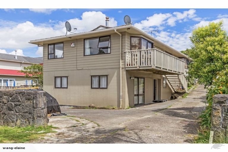 Photo of property in 1/66 Hogans Road, Glenfield, Auckland, 0629