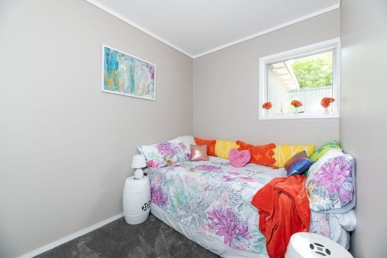 Photo of property in 2/34 Candia Road, Swanson, Auckland, 0614