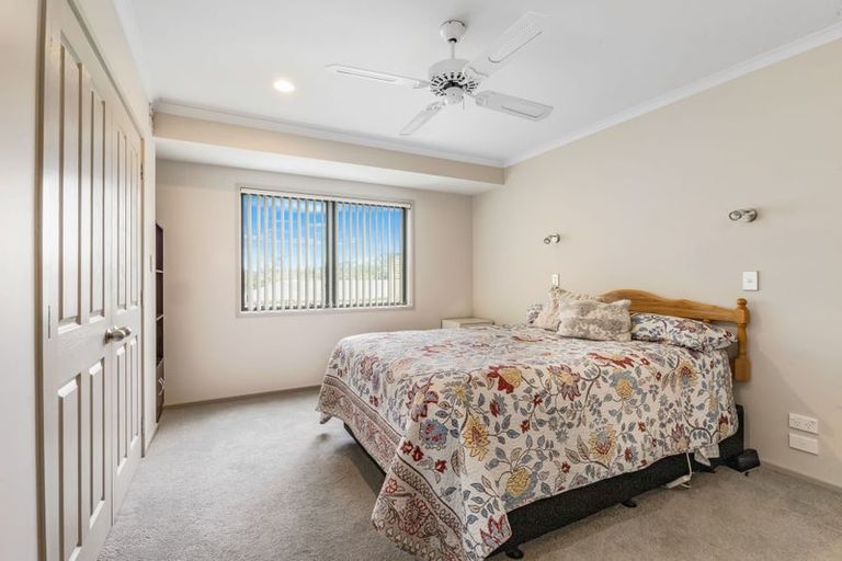 Photo of property in Caversham Park, 2/18 Caversham Road, Westmere, Whanganui, 4501