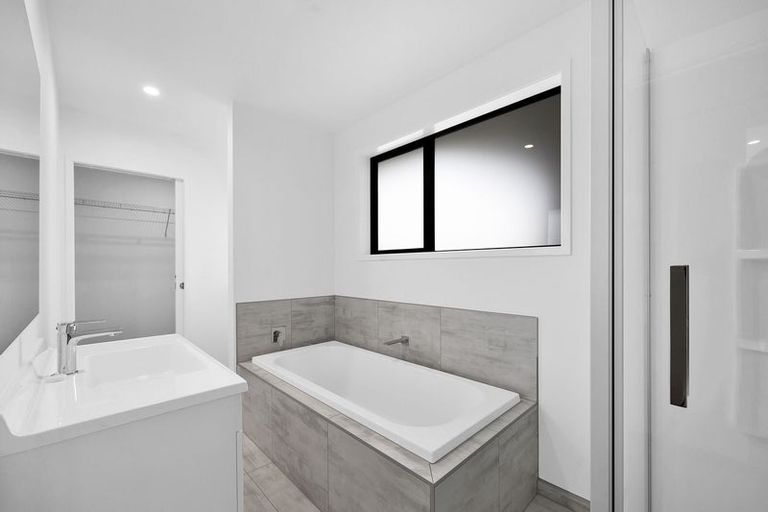 Photo of property in 120 Seaview Road, Westown, New Plymouth, 4310